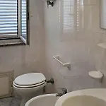 Lovely Apartment In Ricadi With Wifi דירה *